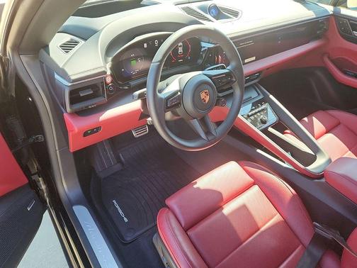 Jet Black Metallic 2025 Porsche Macan 4S