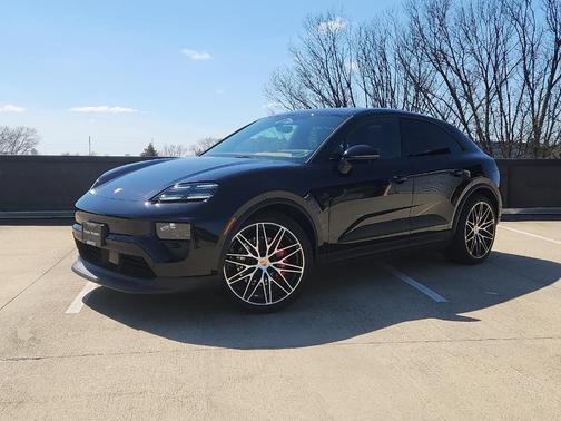 Jet Black Metallic 2025 Porsche Macan 4S