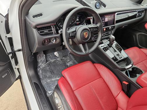 2025 Porsche Macan T