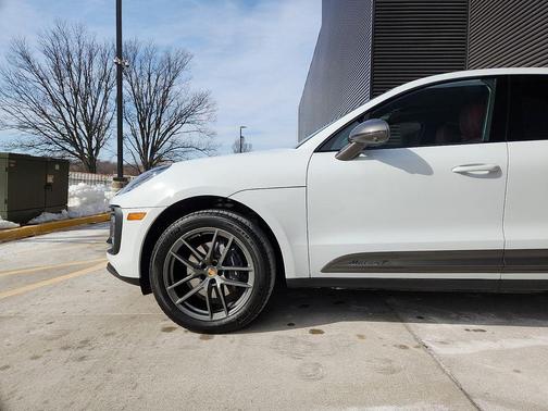 2025 Porsche Macan T