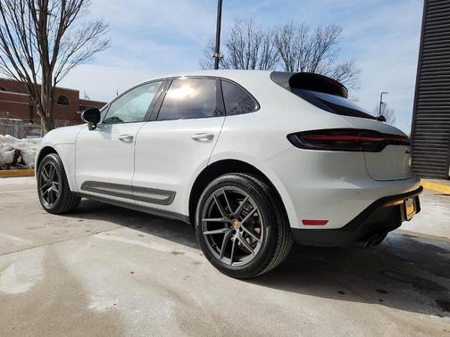 2025 Porsche Macan T