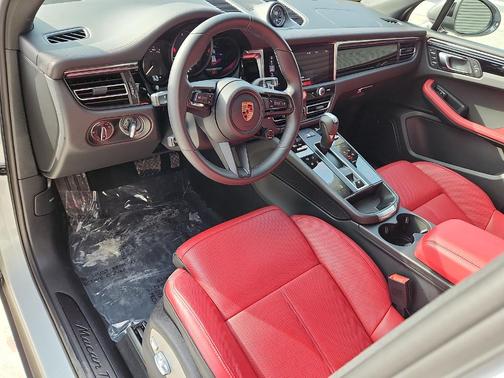 2025 Porsche Macan T