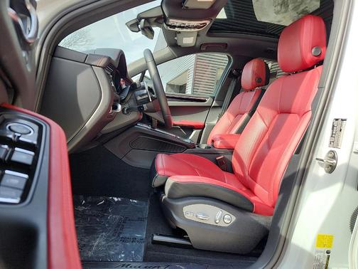 2025 Porsche Macan T