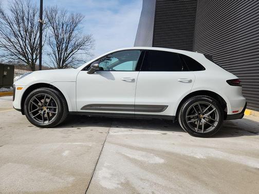 2025 Porsche Macan T