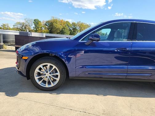2026 Porsche Macan Base