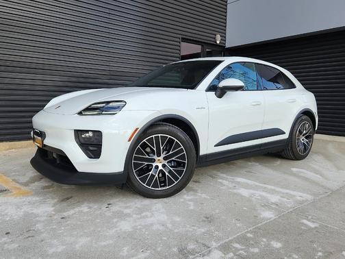 2025 Porsche Macan Base