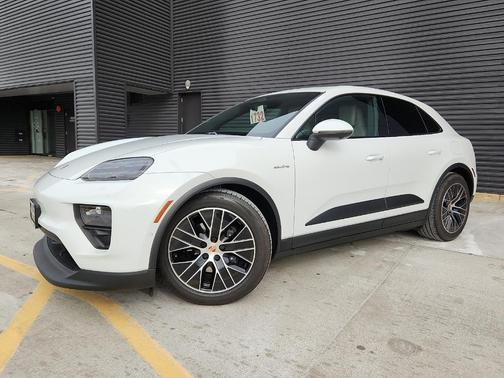 2025 Porsche Macan Base