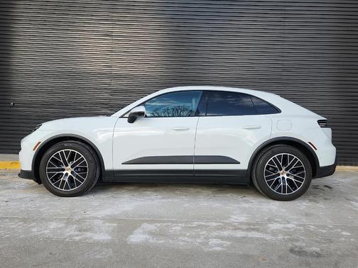 2025 Porsche Macan Base
