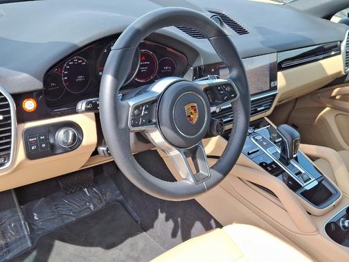 2023 Porsche Cayenne Base (Tiptronic)