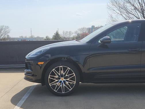 2026 Porsche Macan Base