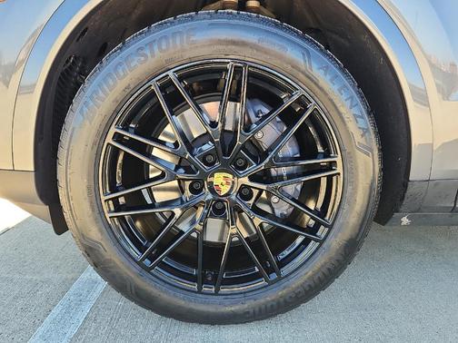 2024 Porsche Cayenne Base