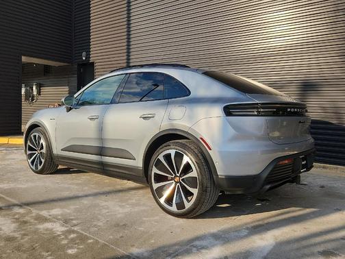 2026 Porsche Macan 4