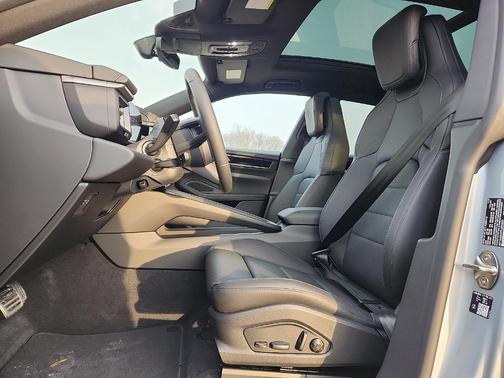 2026 Porsche Macan 4