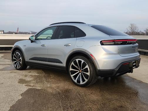 2026 Porsche Macan 4