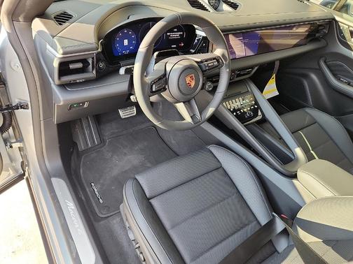 2026 Porsche Macan 4