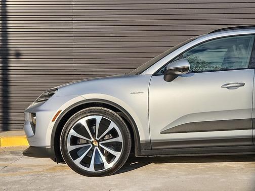 2026 Porsche Macan 4