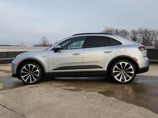 2026 Porsche Macan 4