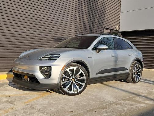 2026 Porsche Macan 4