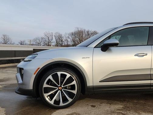 2026 Porsche Macan 4