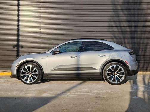 2026 Porsche Macan 4