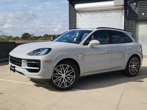 2025 Porsche Cayenne AWD