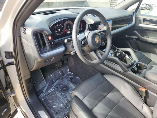 2025 Porsche Cayenne AWD