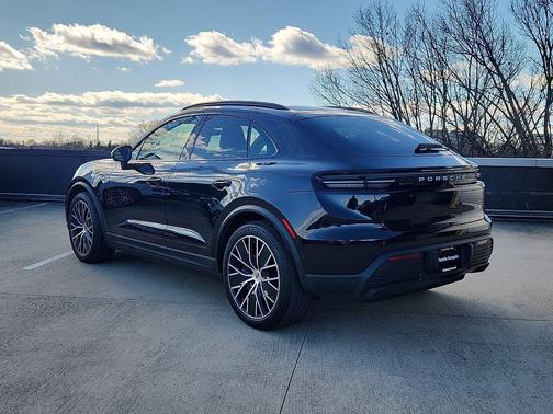 2025 Porsche Macan 4