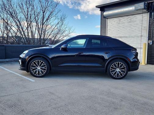 2025 Porsche Macan 4