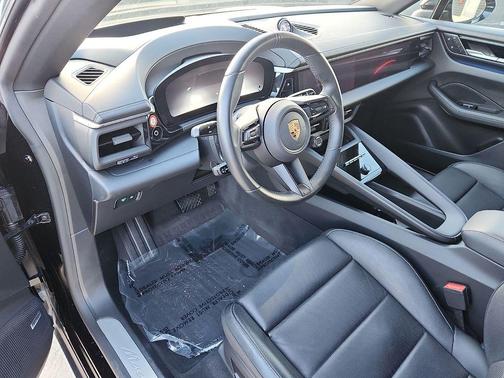 2025 Porsche Macan 4