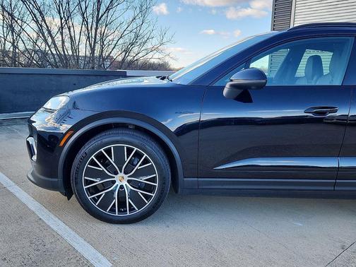 2025 Porsche Macan 4