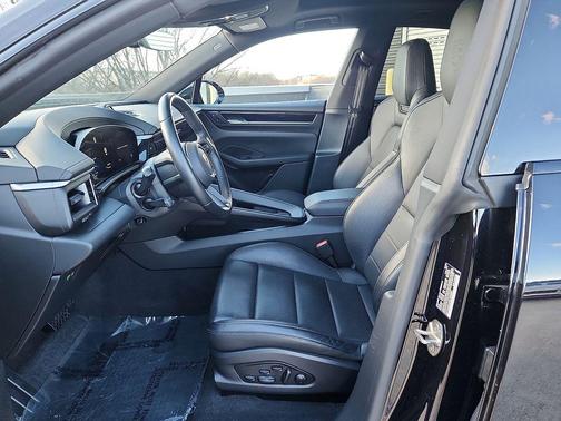 2025 Porsche Macan 4