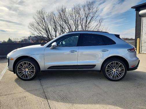 2026 Porsche Macan Base