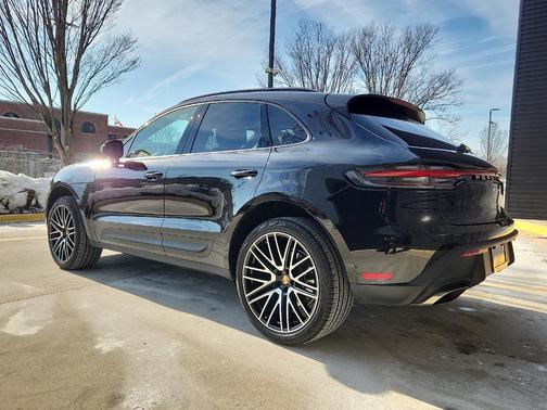 2025 Porsche Macan 