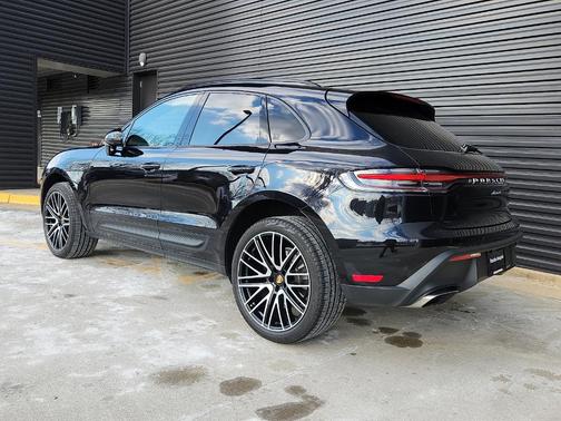 2025 Porsche Macan 