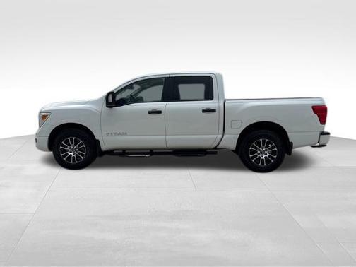 2022 Nissan Titan SV