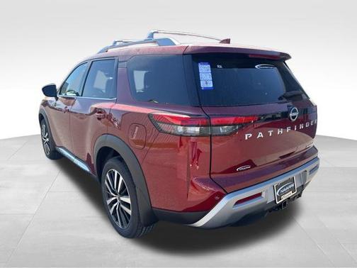 2025 Nissan Pathfinder Platinum FWD