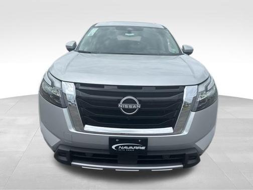 2025 Nissan Pathfinder Platinum FWD