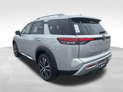 2025 Nissan Pathfinder Platinum FWD