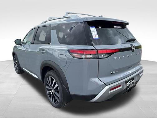 2025 Nissan Pathfinder Platinum FWD