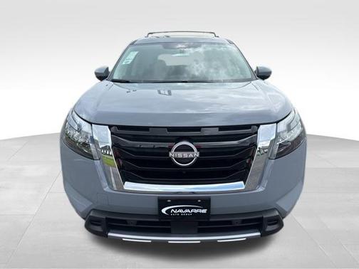 2025 Nissan Pathfinder Platinum FWD