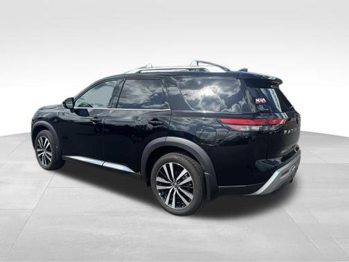 2025 Nissan Pathfinder Platinum FWD