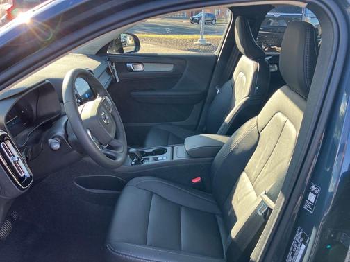 2026 Volvo XC40 B5 Core