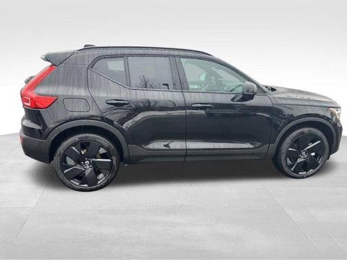 2026 Volvo XC40 B5 Ultra Black Edition