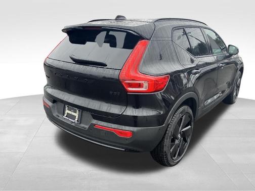 2026 Volvo XC40 B5 Ultra Black Edition