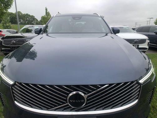 2025 Volvo XC90 Plug-In Hybrid T8 Core 7-Seater
