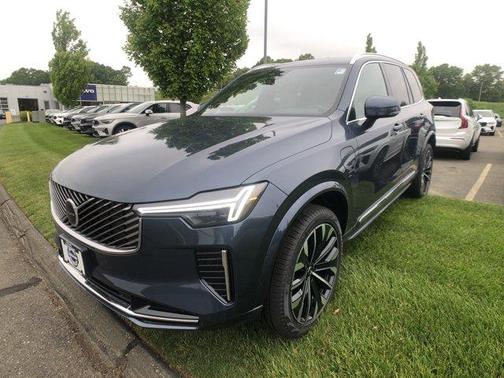 2025 Volvo XC90 Plug-In Hybrid T8 Core 7-Seater