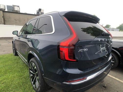 2025 Volvo XC90 Plug-In Hybrid T8 Core 7-Seater