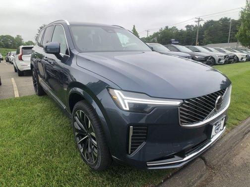 2025 Volvo XC90 Plug-In Hybrid T8 Core 7-Seater