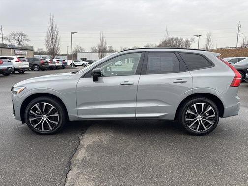 2025 Volvo XC60 B5 Plus