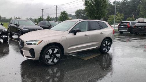 2025 Volvo XC60 Plug-In Hybrid T8 Plus